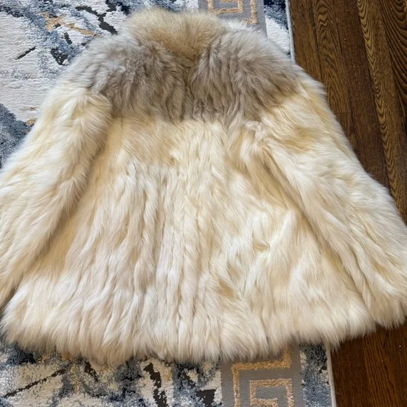 Elegant White and Gray Saga Fox Fur Coat jacket - Picture 12 of 17